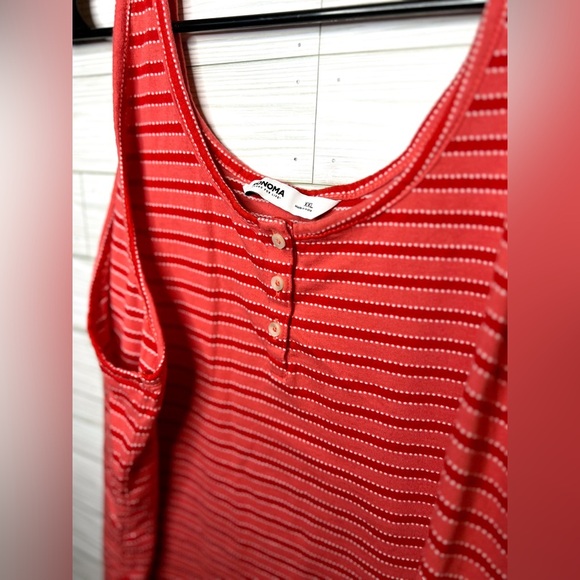 Crop Style Tank - Picture 2 of 4